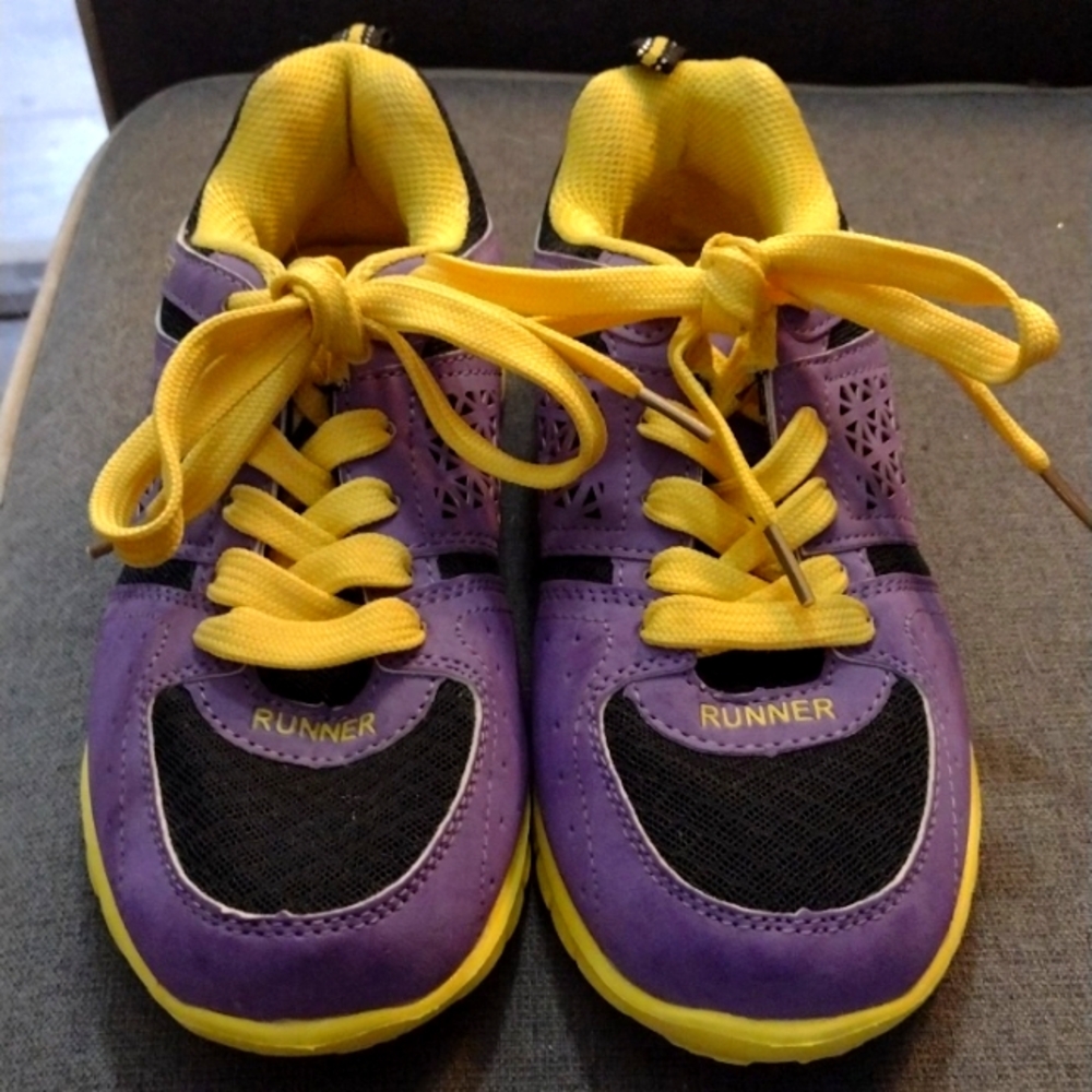 Women's Runner Sneakers size 5 USA 6 EUR 38, Mex 24.